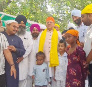 उत्तराखंड के मुख्यमंत्री धामी ने नानकमत्ता साहिब गुरुद्वारे में टेका मत्था, बच्चों से की आत्मीय भेंट धार्मिक आस्था और सामाजिक सौहार्द का दिया संदेश।