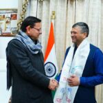 उत्तराखंड में मुख्यमंत्री धामी से मुख्यमंत्री आवास में देहरादून के महापौर सौरभ थपलियाल ने शिष्टाचार भेंट की।