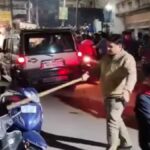 उत्तराखंड में यहाँ बच्चों की कहासुनी बनी संग्राम, घरों तक पहुंची लाठियां—पुलिस ने संभाला मोर्चा।