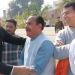 उत्तराखंड में मुख्यमंत्री धामी के पहुंचते ही हेलीपैड पर हंगामा, नेताओं ने वहीं खोल दी पोल।