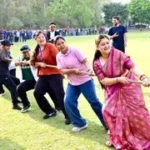 उत्तराखंड की राजधानी में गीता धामी ने रस्साकशी प्रतियोगिता में किया प्रतिभाग, छात्राओं का बढ़ाया उत्साह।