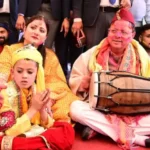 उत्तराखंड में लोक गीतों की धुनों के बीच सीएम आवास में निखरे होली के रंग।