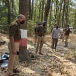 उत्तराखंड की राजधानी मे यहां बाला सुंदरी मंदिर के पास अंदर जंगल मे एक महिला का शव सडी गली अवस्था में पडा मिला।