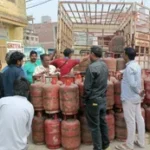 उत्तराखंड के हल्द्वानी में चार दिन से सिलेंडर नहीं मिला, पिता रहे भूखे और बच्चों को खिलाने पड़े चाऊमीन-मोमो।