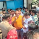 उत्तराखंड की राजधानी के दून मेडिकल कालेज में पूजा-पाठ से रोक रही मुस्लिम डाक्टर, हिंदू संगठनों ने किया विरोध प्रदर्शन।