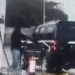 यहाँ वायरल वीडियो: रील के चक्कर में स्कॉर्पियो को डीजल से धोया, पुलिस ने किया गिरफ्तार, देखे वीडियो।