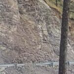 उत्तराखंड में यहाँ भारी बारिश से हुआ खतरनाक भूस्खलन कैमरे में कैद।
