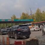 उत्तराखंड में वीकेंड पर उमड़ी भीड़, लच्छीवाला टोल प्लाजा पर लग रहा लंबा जाम, यात्री परेशान।