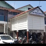 उत्तराखण्ड में बम की धमकी के बाद नगर पालिका परिसर कराया गया खाली, बम स्क्वॉड, पुलिस, साइबर सेल और खुफिया एजेंसियों ने खांगला पूरा परिसर।