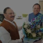 उत्तराखंड दौरे पर पहुंचे केंद्रीय मंत्री का मुख्यमंत्री ने गर्मजोशी से किया अभिनंदन।