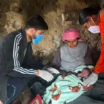 उत्तराखंड में यहाँ बारिश से मार्ग बंद, स्वास्थ्य टीम ने 10 किलोमीटर पैदल पहुंचकर कराया सुरक्षित प्रसव।