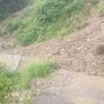 उत्तराखंड के मसूरी में आसमान से बरसी 17 घंटे तक आफत, भूस्खलन से देहरादून मार्ग पर यातायात ठप।