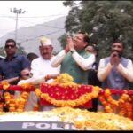 उत्तराखंड के गोपेश्वर, चमोली में मुख्यमंत्री पुष्कर सिंह धामी का भव्य रोड शो, हजारों की संख्या में पहुंचे लोग, मुख्यमंत्री धामी का किया ऐतिहासिक स्वागत।