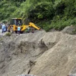 उत्तराखंड में बदरीनाथ हाईवे खांकरा के पास बंद, चमोली में 25 ग्रामीण लिंक मार्गों पर थमे पहिए।