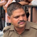जंतर-मंतर पर उत्तराखंड पुलिस की वर्दी में पहुंचा जवान, बोला— “क्या करूँगा ऐसी नौकरी का, जब देश ही नहीं बचेगा”