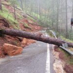 उत्तराखंड के पिथौरागढ़ में मूसलाधार बारिश से मचाई भारी तबाही, 20 सड़कें मलबे से पटीं, जगह-जगह फंसे यात्री।