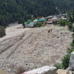 उत्तराखंड में खतरे की जद में हर्षिल, प्रशासन ने पुलिस थाना, जीएमवीएन गेस्ट हाउस और होटलों को कराया खाली।