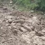 उत्तराखंड के स्यानाचट्टी में दहशत, पत्थरों और मलबे का सैलाब आता देख सहमे लोग, बैली ब्रिज पर भी मंडराया खतरा।