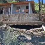 उत्तराखंड में उत्तरकाशी के सौली में भू-धंसाव से घरों में दरारें, ग्रामीणों में दहशत, कई परिवारों ने छोड़ा घर।