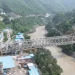 उत्तराखंड में ऋषिकेश-कर्णप्रयाग रेल परियोजना में गंगा के ऊपर बना पुल, अब छह की जगह ढाई घंटे में पूरा होगा सफर।