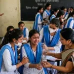 उत्तराखंड के यहाँ स्कूल में परीक्षा के दौरान अचानक चीखने लगी छात्राएं, हैरान करने वाली घटना से मचा हड़कंप।