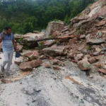 उत्तराखंड में भारी बारिश से जनजीवन अस्त-व्यस्त, कई राष्ट्रीय राजमार्ग बंद, उफान पर नदियां।