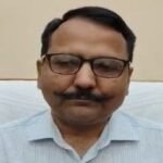 उत्तराखंड के नैनीताल में डीएम ललित मोहन रयाल ने कहा- सड़कों के गड्ढे देख पर्यटक सोचेंगे यह जिला दरिद्र और निर्धन है।