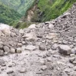उत्तराखंड में भारी वर्षा से जनजीवन अस्त-व्यस्त, कैलास मानसरोवर यात्रा पर पड़ा असर।