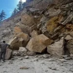 उत्तराखंड के पिथौरागढ़ में बारिश का कहर जारी, चीन सीमा से कटा संपर्क, नदियां उफान पर।