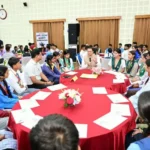 उत्तराखंड में छात्रा के सवाल पर CM धामी की घोषणा, 10वीं-12वीं के छात्रों को टैब के लिए मिलेगी धनराशि।