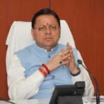 उत्तराखंड में दिल्ली से लौटते ही सीधे राज्य आपातकालीन परिचालन केंद्र पहुंचे सीएम धामी।