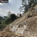 उत्तराखंड के बागेश्वर में भारी बारिश से NH गरुड़ बंद, आधी रात से यातायात ठप, वाहनों की लंबी कतारें।