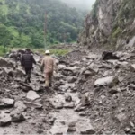 उत्तराखंड में भारी बारिश का कहर, पिथौरागढ़ में थमे पहिए, कैलास मानसरोवर यात्रा मार्ग बंद।