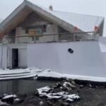 उत्तराखंड के हेमकुंड साहिब में हुई सीजन की पहली बर्फबारी, केदारनाथ घाटी में भारी बारिश और घना कोहरा छाया।