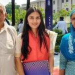 उत्तराखंड के रुड़की में पिता के हाथों में औजार, बेटी की आंखों में था बड़ा सपना, गांव से पढ़कर विश्वस्तरीय संस्थान पहुंची रीना।