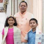 उत्तराखंड में माउंट किलिमंजारो का सफल आरोहण करने वाले पर्वतारोही रियांश और प्रिशा पहुंचे दून, सीएम से मिले।