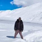 उत्तराखंड में 18 हजार फीट की ऊंचाई, 4 फीट बर्फ और पूरी तरह जमी झील, देवताल पहुंचकर रोमांचित हुए पर्यटक।