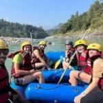 उत्तराखंड के ऋषिकेश में गंगा पर फिर शुरू हुई राफ्टिंग, सप्ताहांत में भीड़ बढ़ने का अनुमान।
