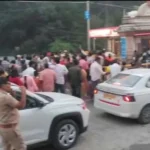 उत्तराखंड में वीकेंड पर कैंची धाम समेत पर्यटन स्थलों पर उमड़ी भीड़, ट्रैफिक संभालने में जुटी नैनीताल पुलिस।