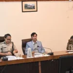उत्तराखंड के कैंचीधाम में वीकेंड भीड़ पर प्रशासन अलर्ट, आयुक्त दीपक रावत ने दिए सख्त निर्देश।