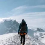 उत्तराखंड में उच्च हिमालय में भारी बर्फबारी, उत्तरकाशी में ट्रेकिंग और पर्वतारोहण पर रोक।
